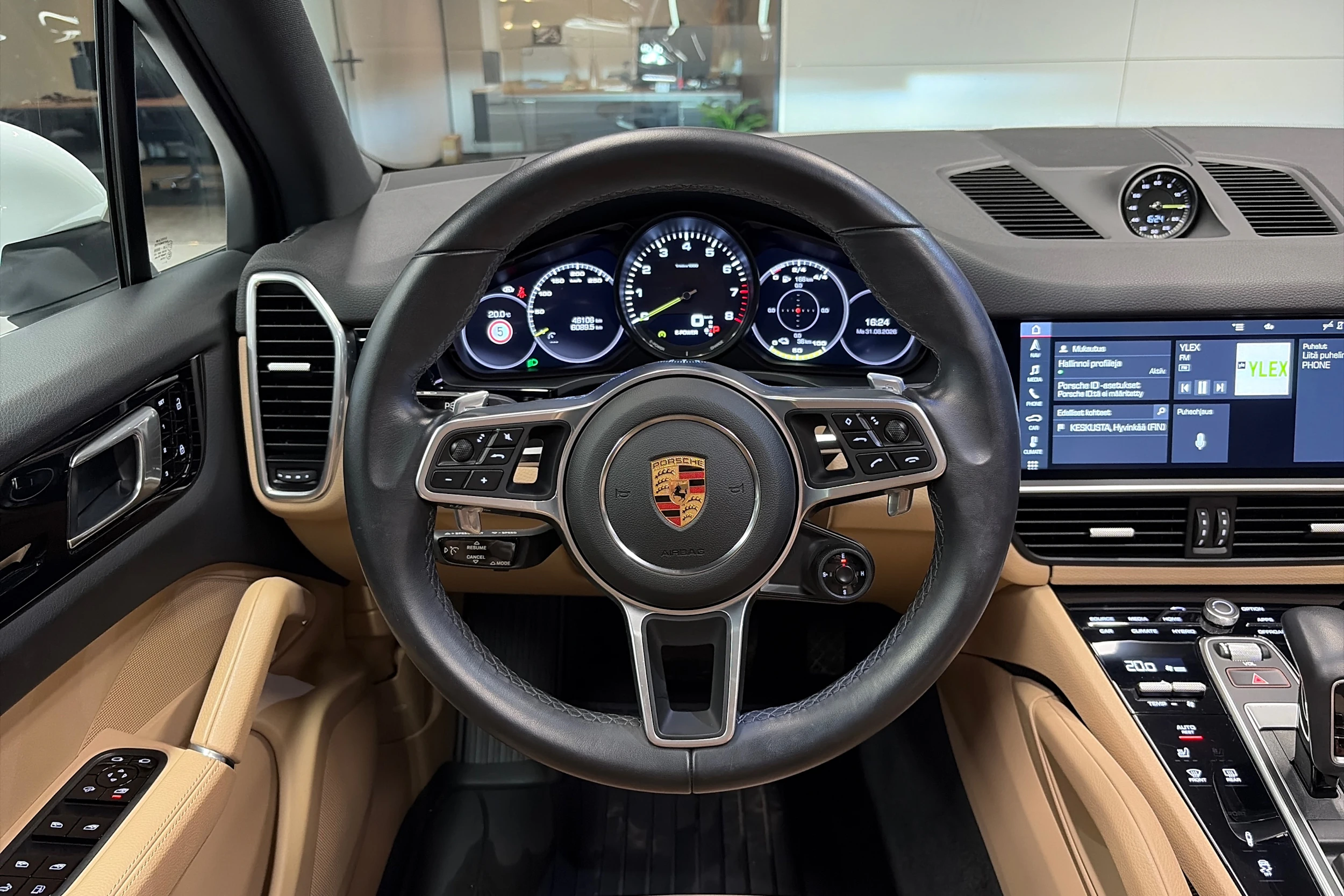 valkoinen Porsche Cayenne 2020 kuva 15.
