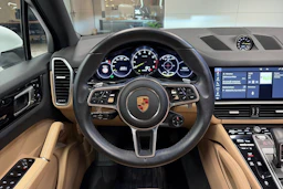 valkoinen Porsche Cayenne 2020 kuva 15.