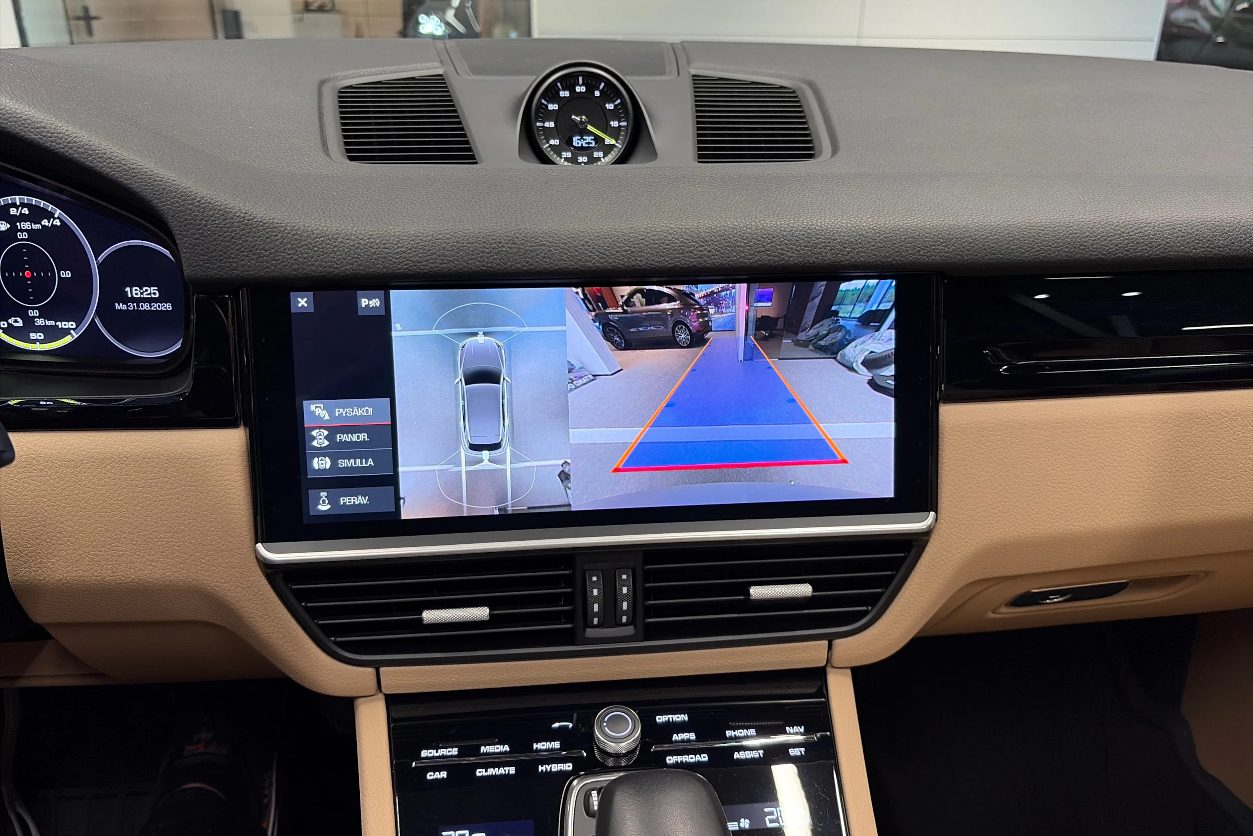 valkoinen Porsche Cayenne 2020 kuva 17.