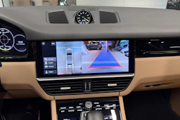 valkoinen Porsche Cayenne 2020 kuva 17.