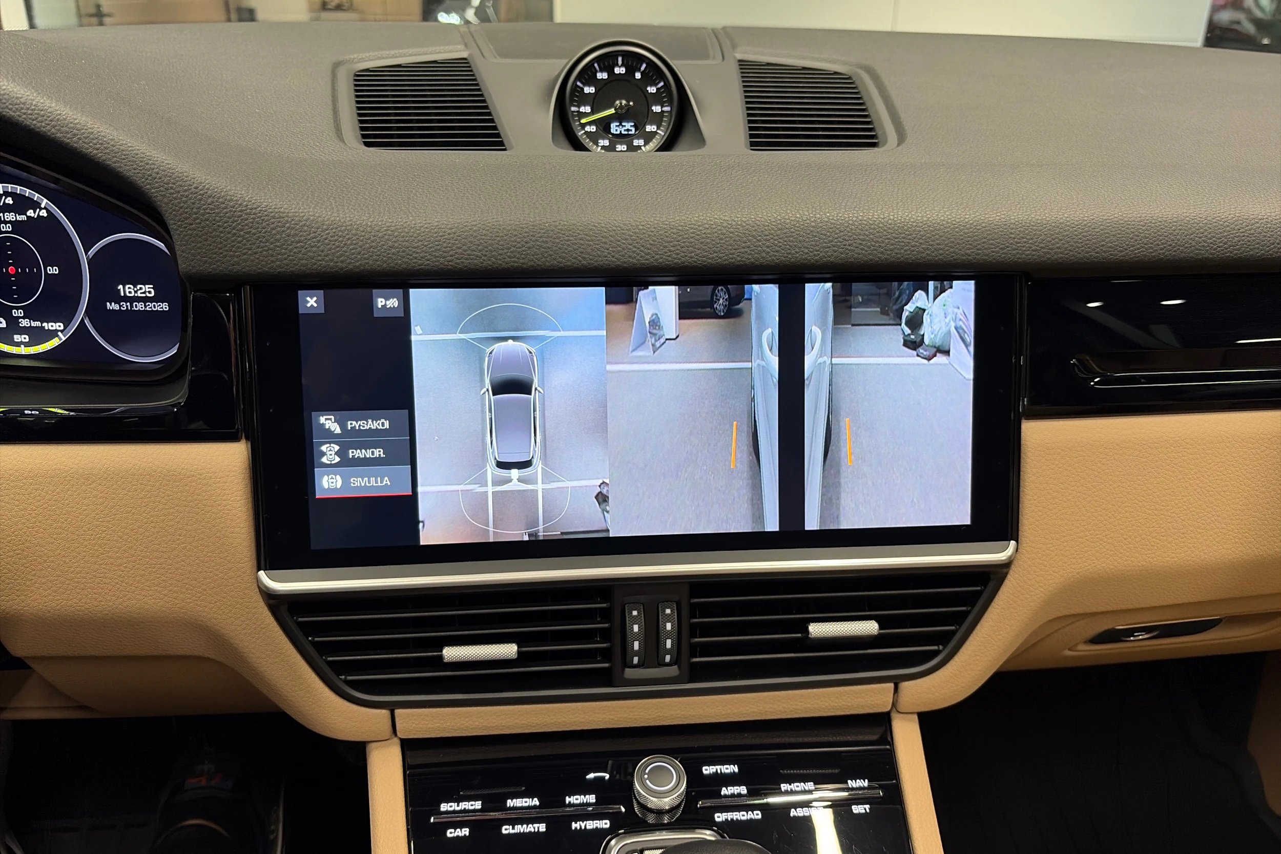 valkoinen Porsche Cayenne 2020 kuva 18.