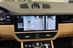 valkoinen Porsche Cayenne 2020 kuva 18.