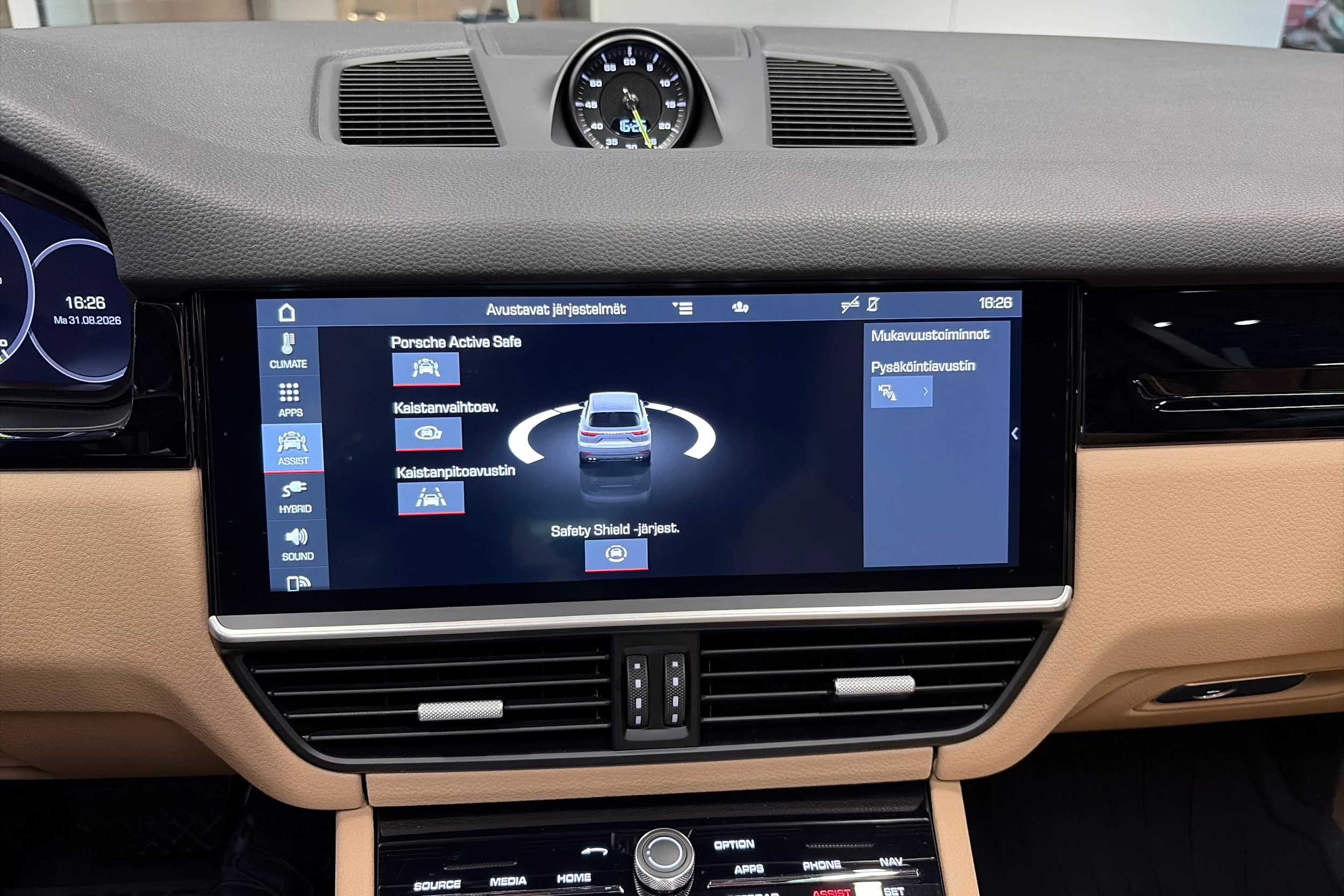 valkoinen Porsche Cayenne 2020 kuva 20.
