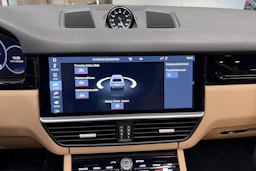 valkoinen Porsche Cayenne 2020 kuva 20.