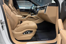 valkoinen Porsche Cayenne 2020 kuva 23.