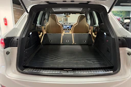 valkoinen Porsche Cayenne 2020 kuva 25.
