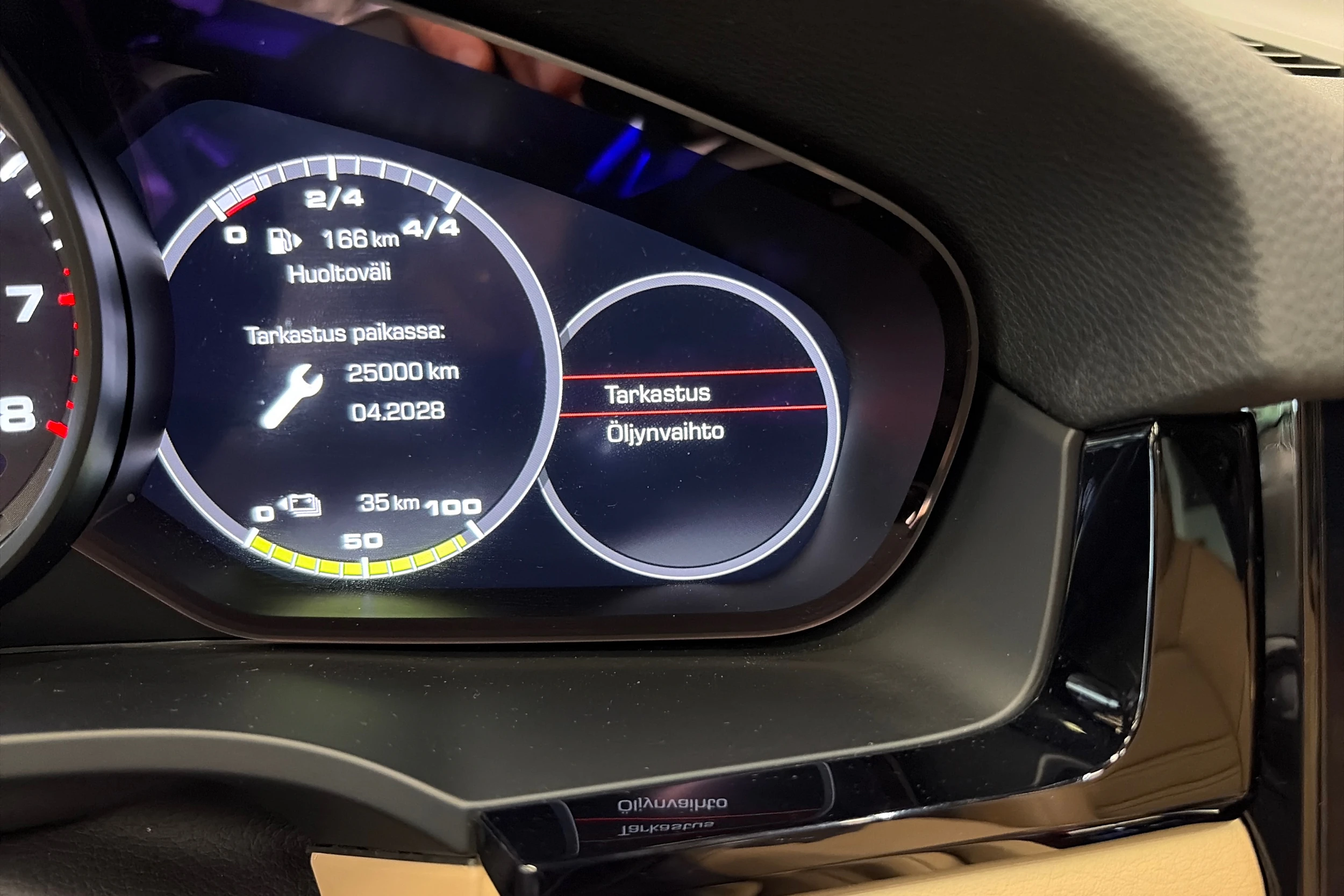 valkoinen Porsche Cayenne 2020 kuva 27.