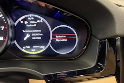 valkoinen Porsche Cayenne 2020 kuva 27.
