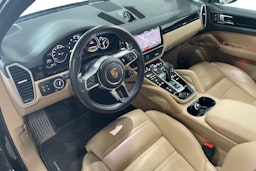 Musta Porsche Cayenne 2020 kuva 7.