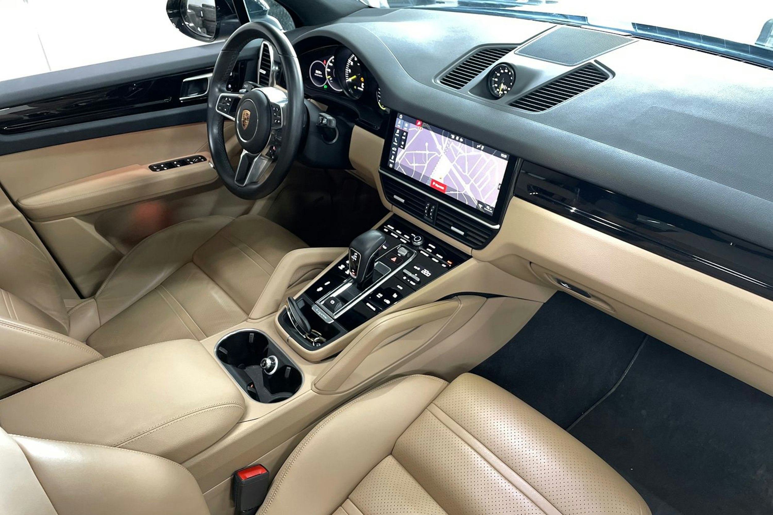 Musta Porsche Cayenne 2020 kuva 15.
