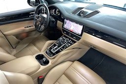 Musta Porsche Cayenne 2020 kuva 15.