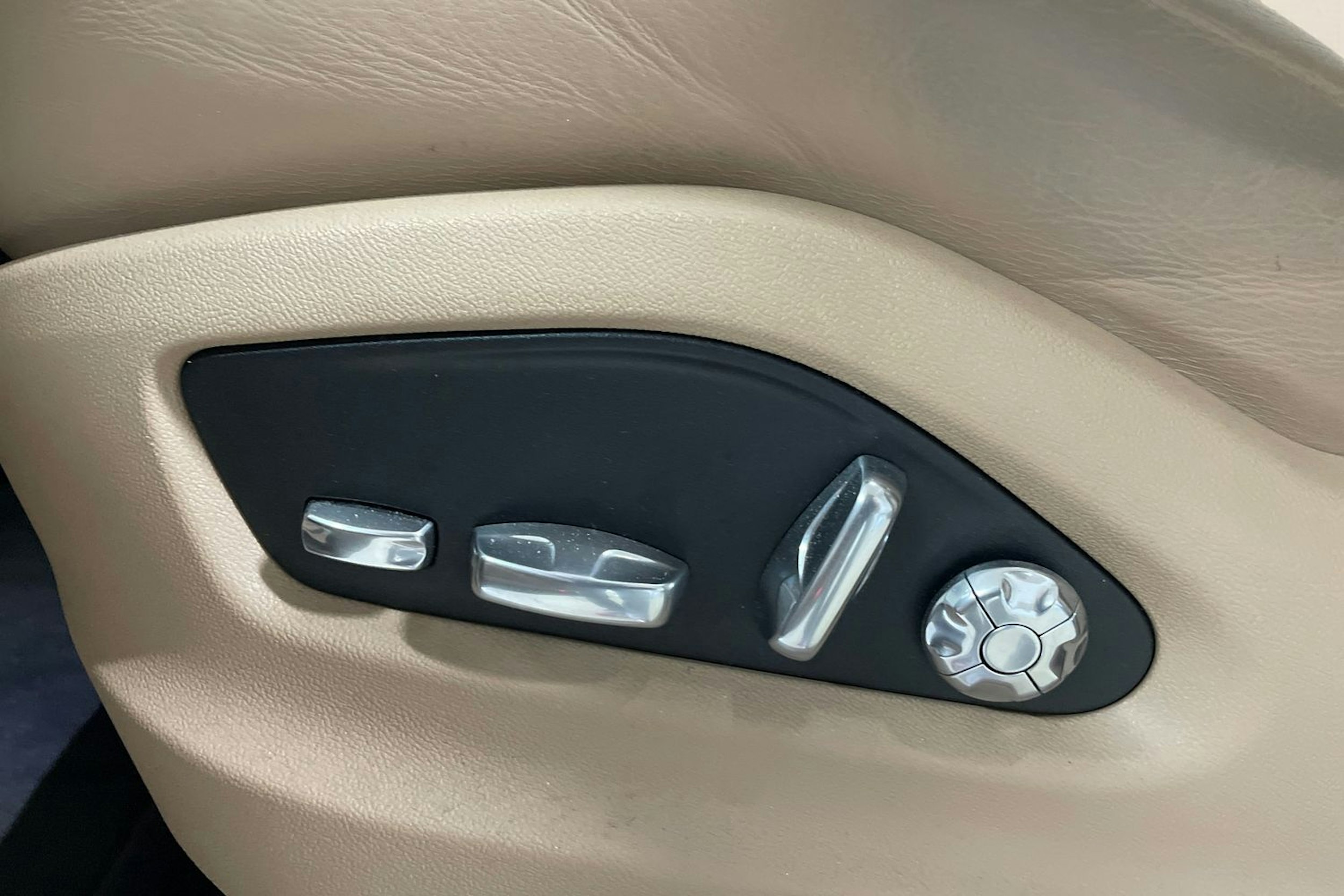 Musta Porsche Cayenne 2020 kuva 20.
