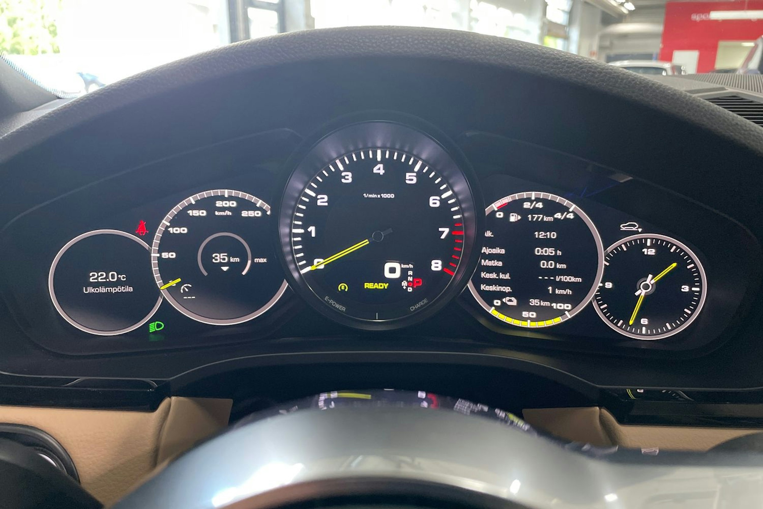 Musta Porsche Cayenne 2020 kuva 22.