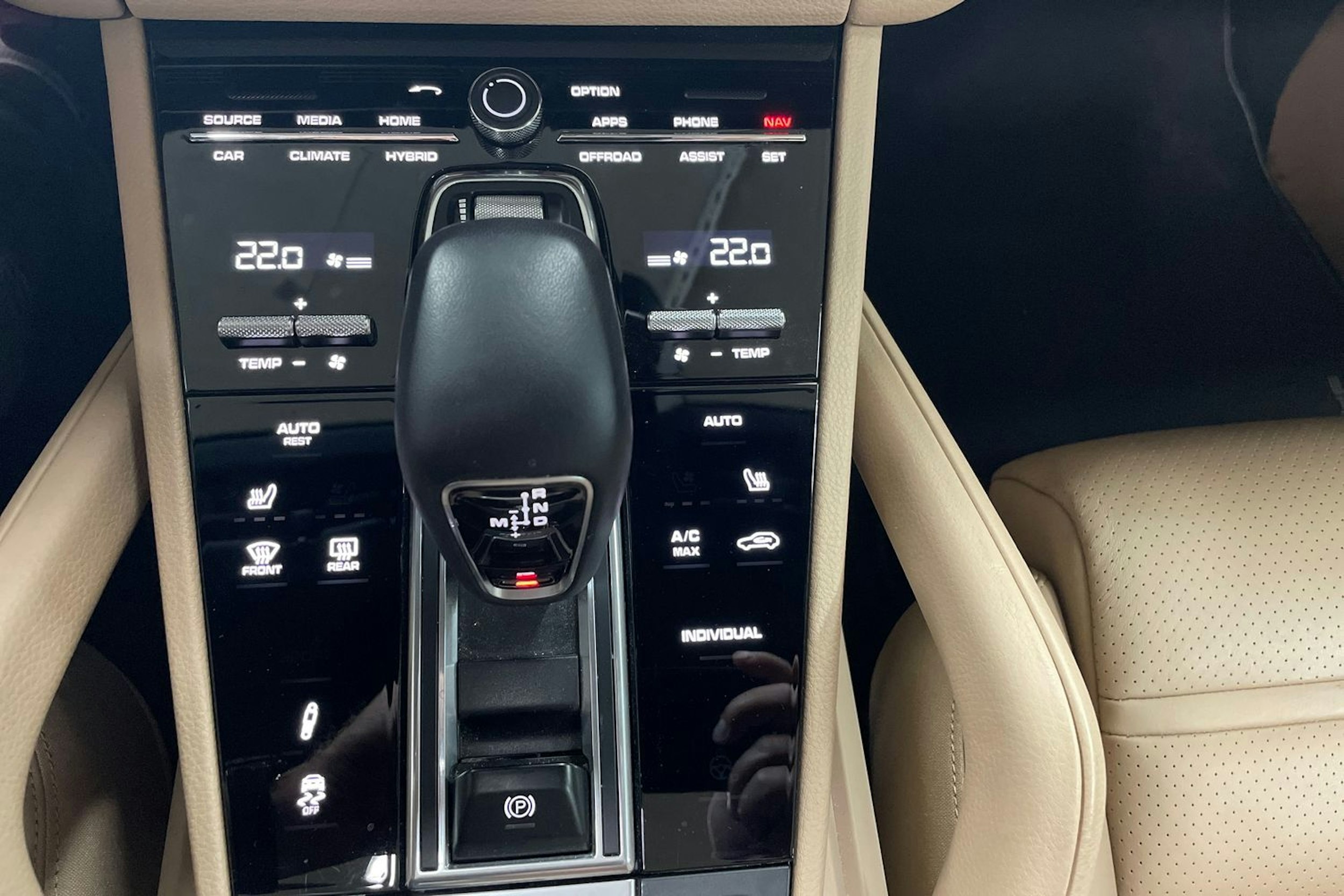 Musta Porsche Cayenne 2020 kuva 24.