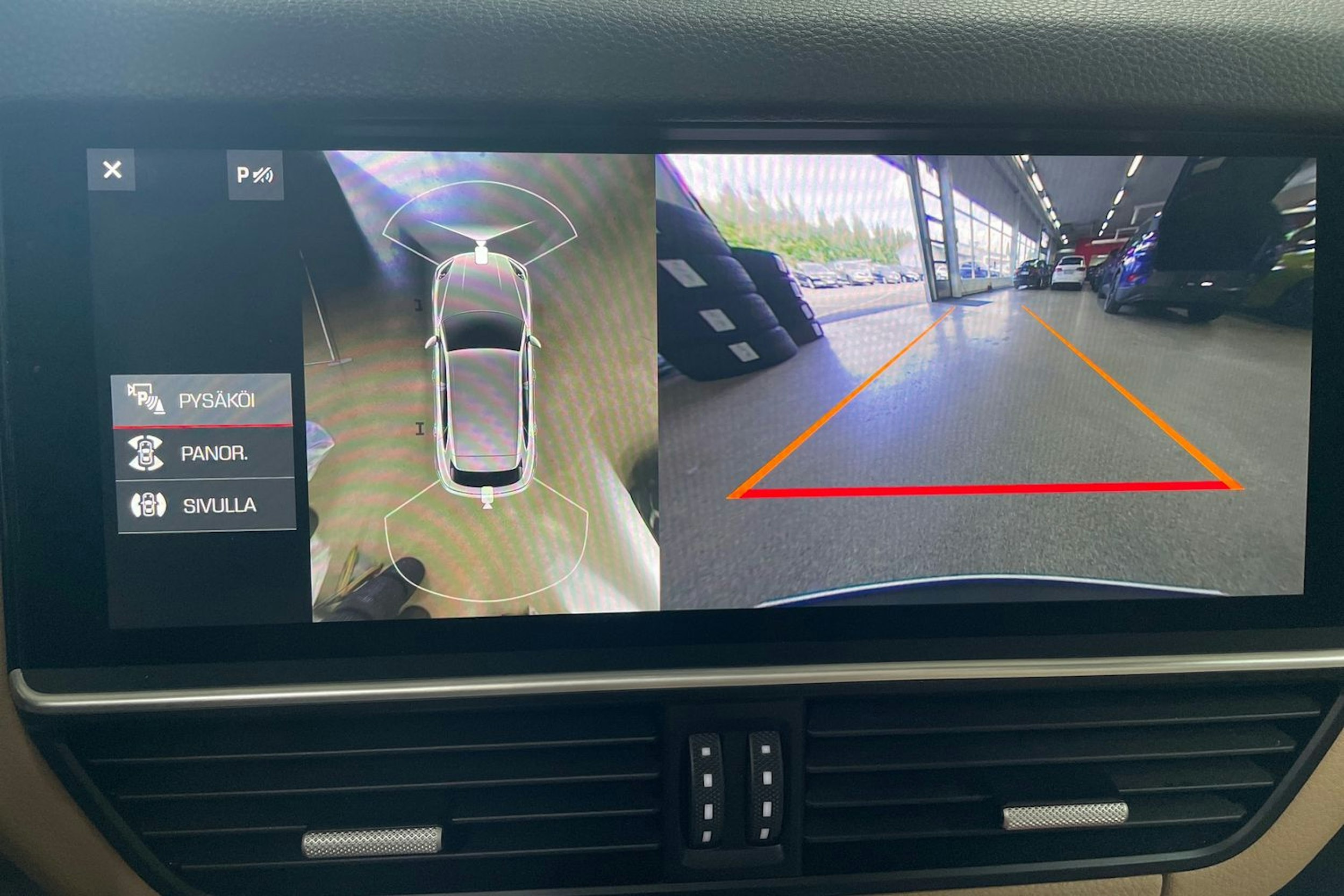 Musta Porsche Cayenne 2020 kuva 26.