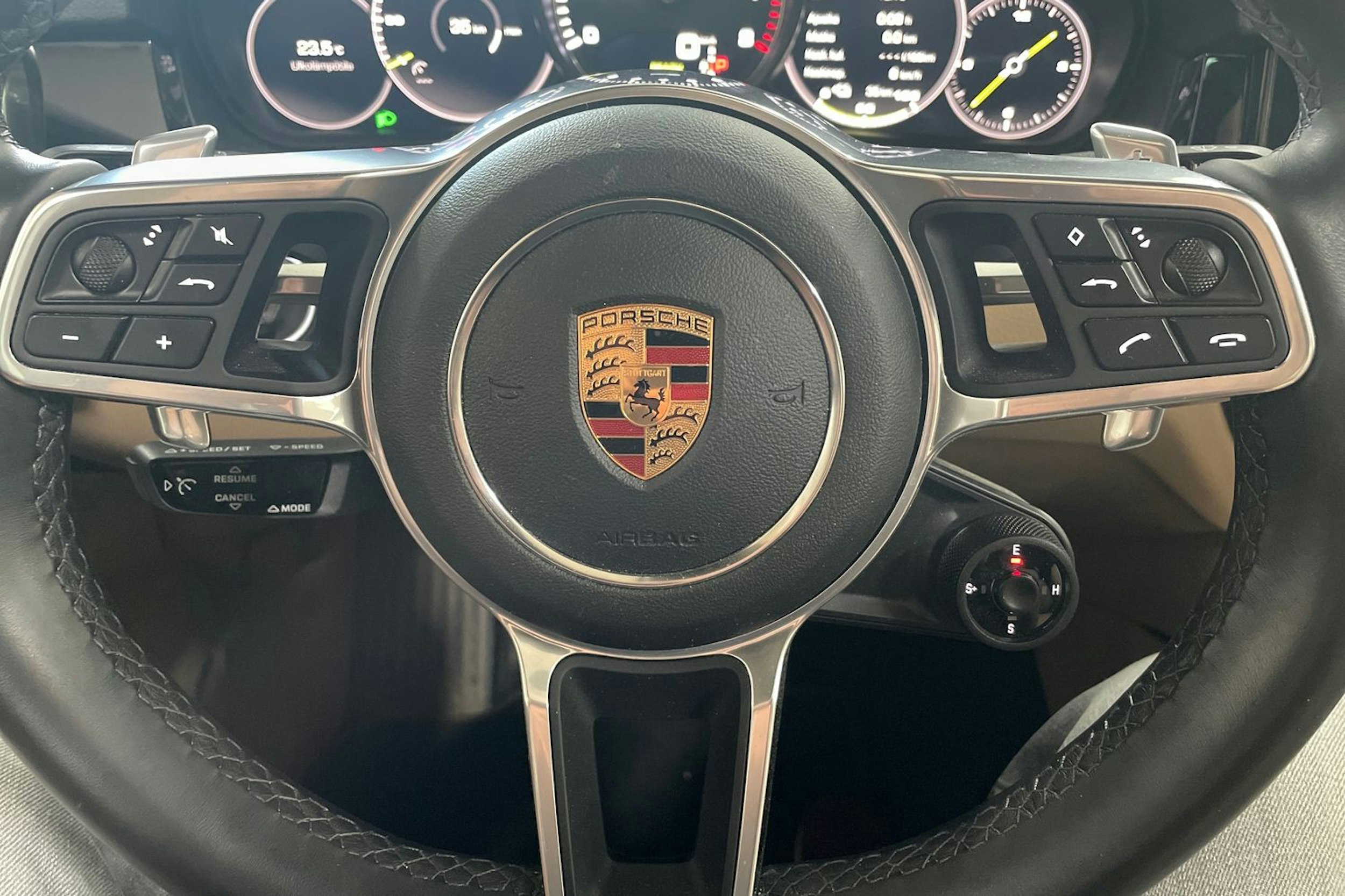 Musta Porsche Cayenne 2020 kuva 30.