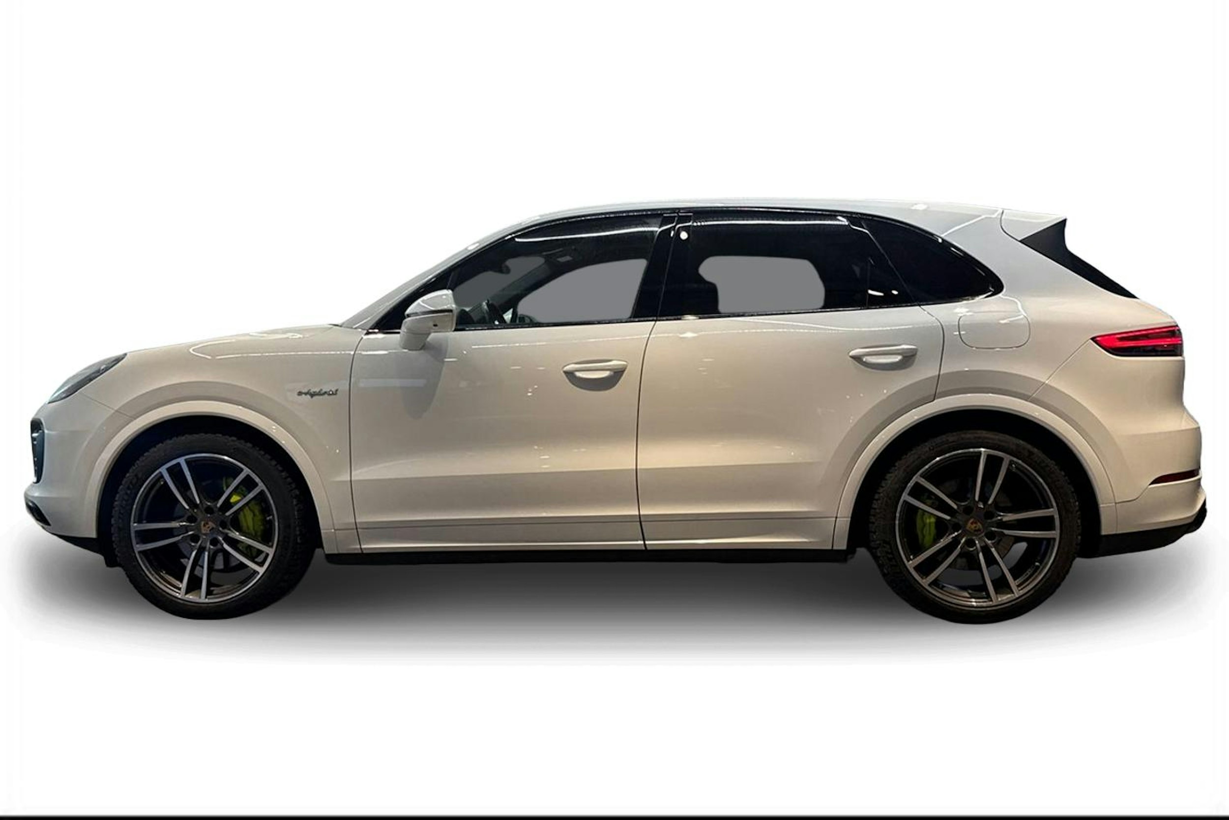 Valkoinen Porsche Cayenne 2020 kuva 5.