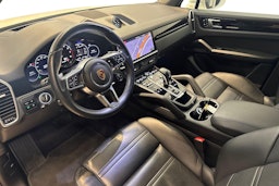 Valkoinen Porsche Cayenne 2020 kuva 6.