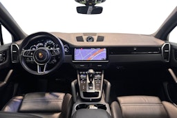 Valkoinen Porsche Cayenne 2020 kuva 7.