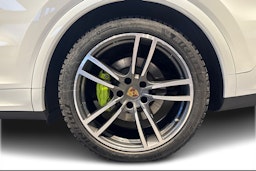 Valkoinen Porsche Cayenne 2020 kuva 9.