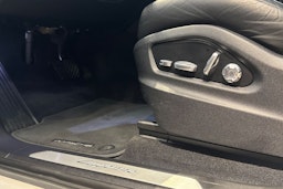 Valkoinen Porsche Cayenne 2020 kuva 11.