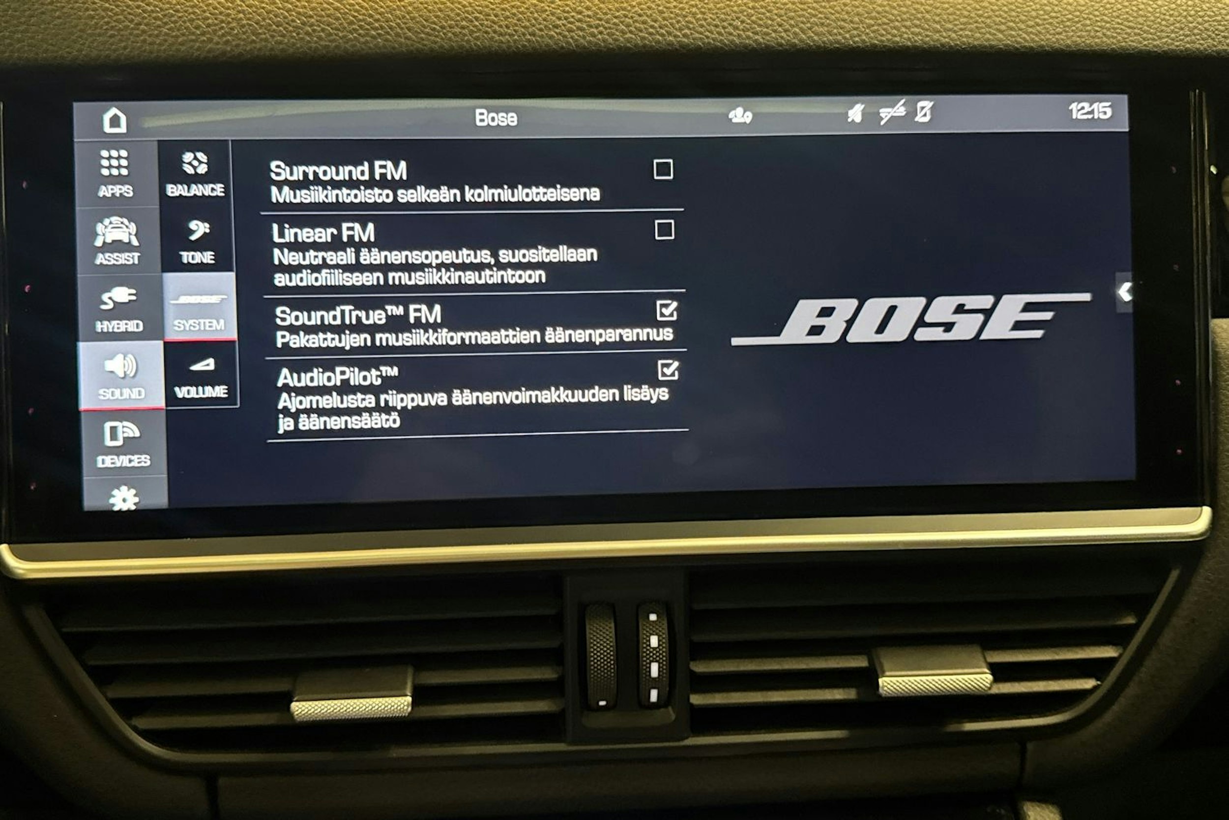 Valkoinen Porsche Cayenne 2020 kuva 16.