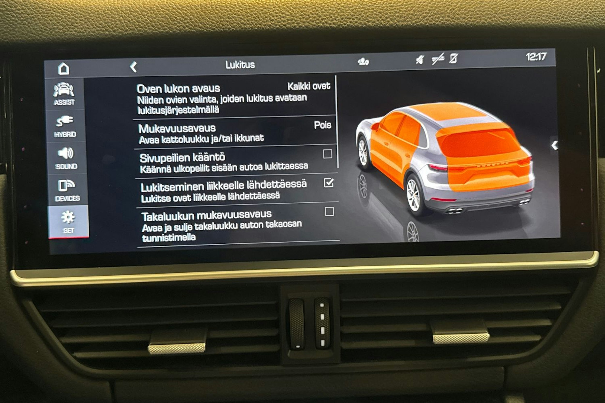 Valkoinen Porsche Cayenne 2020 kuva 17.