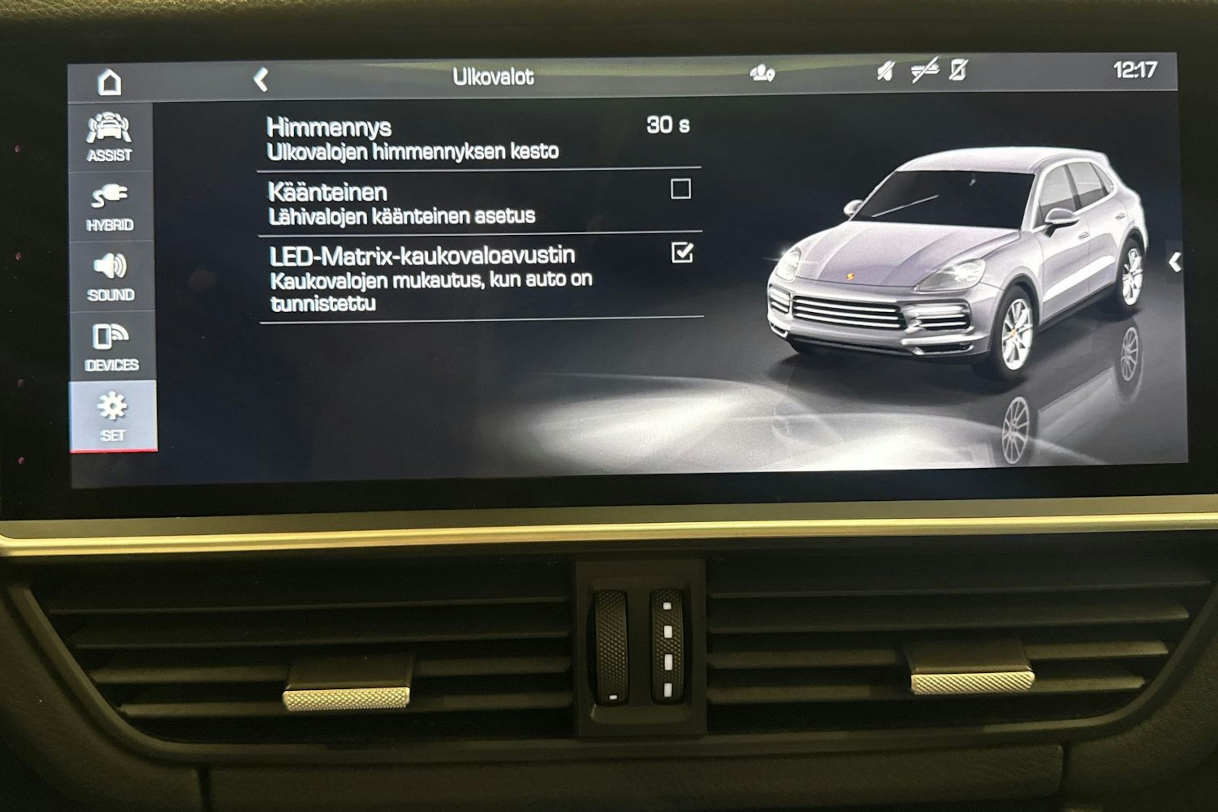 Valkoinen Porsche Cayenne 2020 kuva 18.