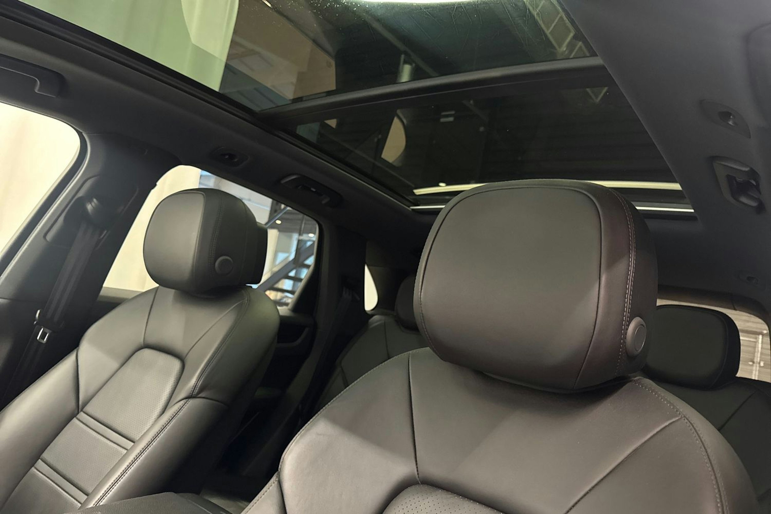 Valkoinen Porsche Cayenne 2020 kuva 20.