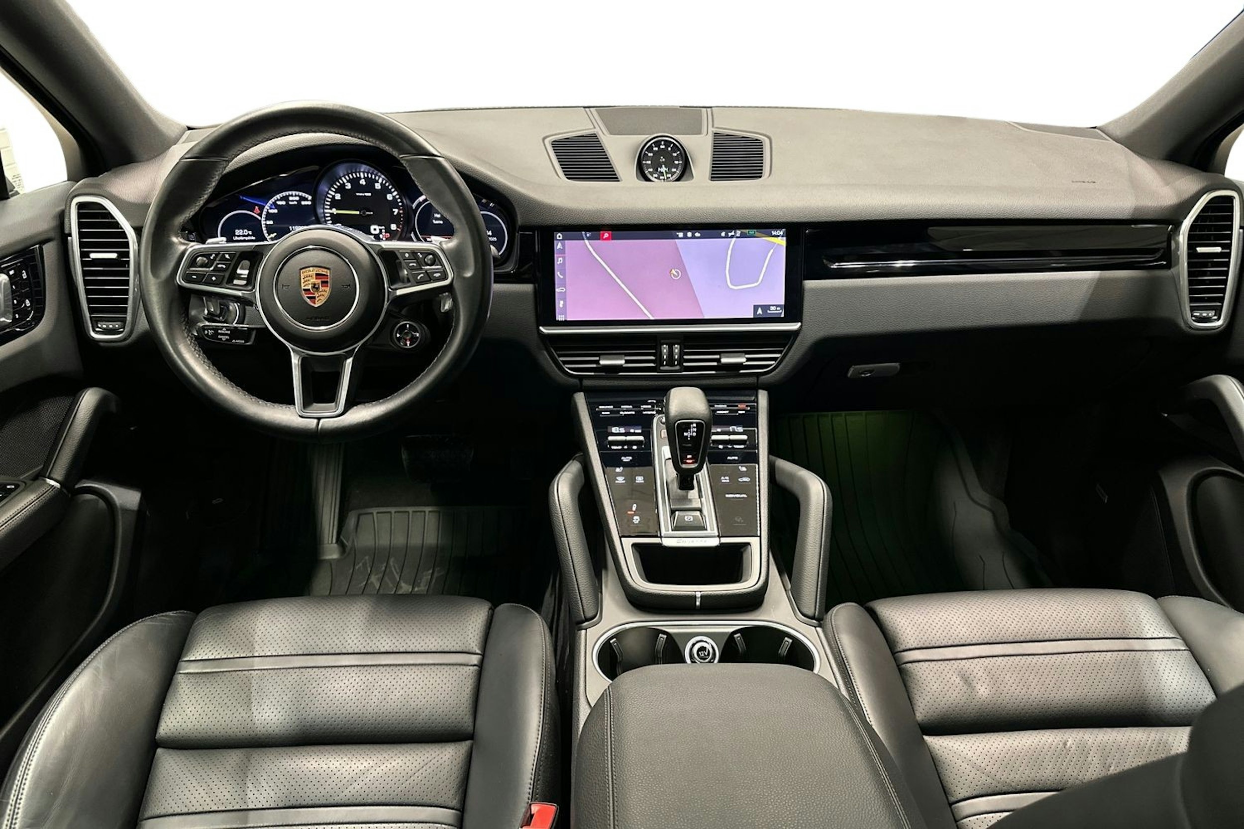 Harmaa Porsche Cayenne 2020 kuva 7.