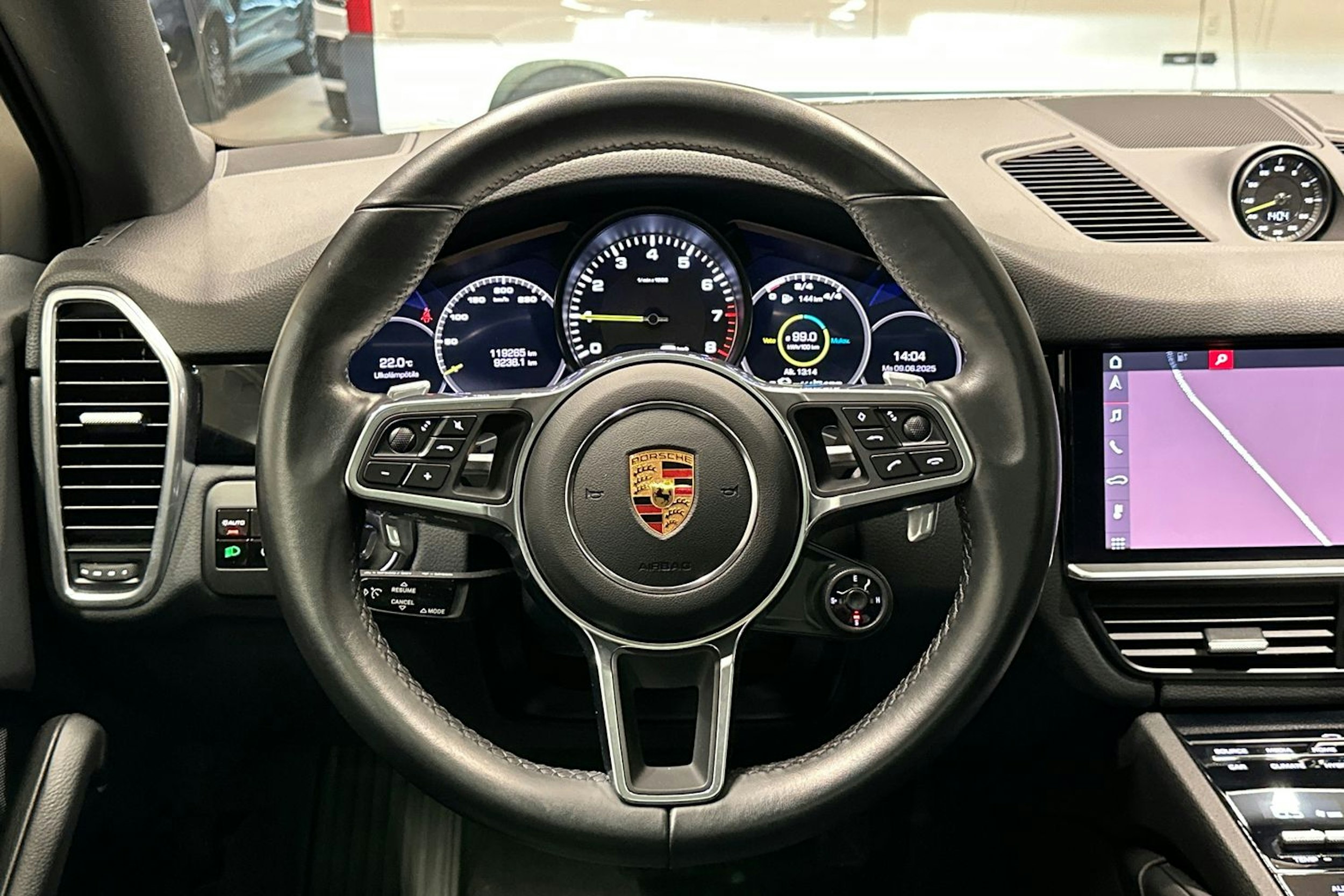 Harmaa Porsche Cayenne 2020 kuva 10.