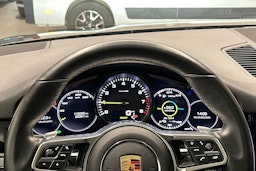 Harmaa Porsche Cayenne 2020 kuva 13.
