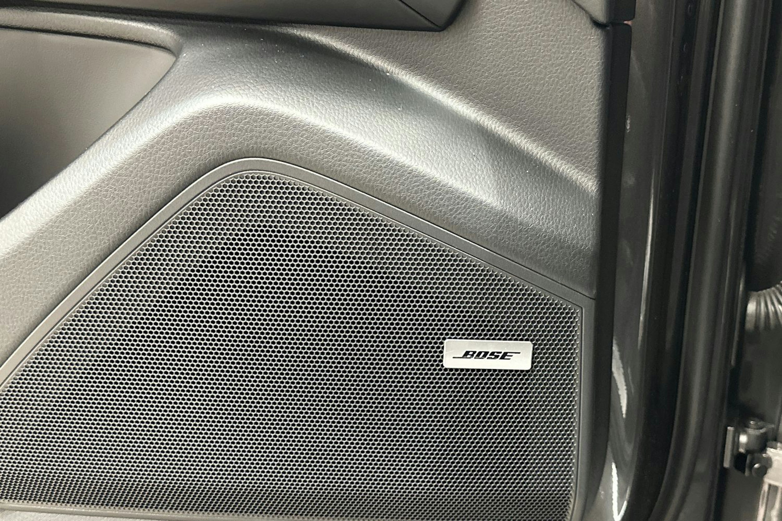 Harmaa Porsche Cayenne 2020 kuva 17.