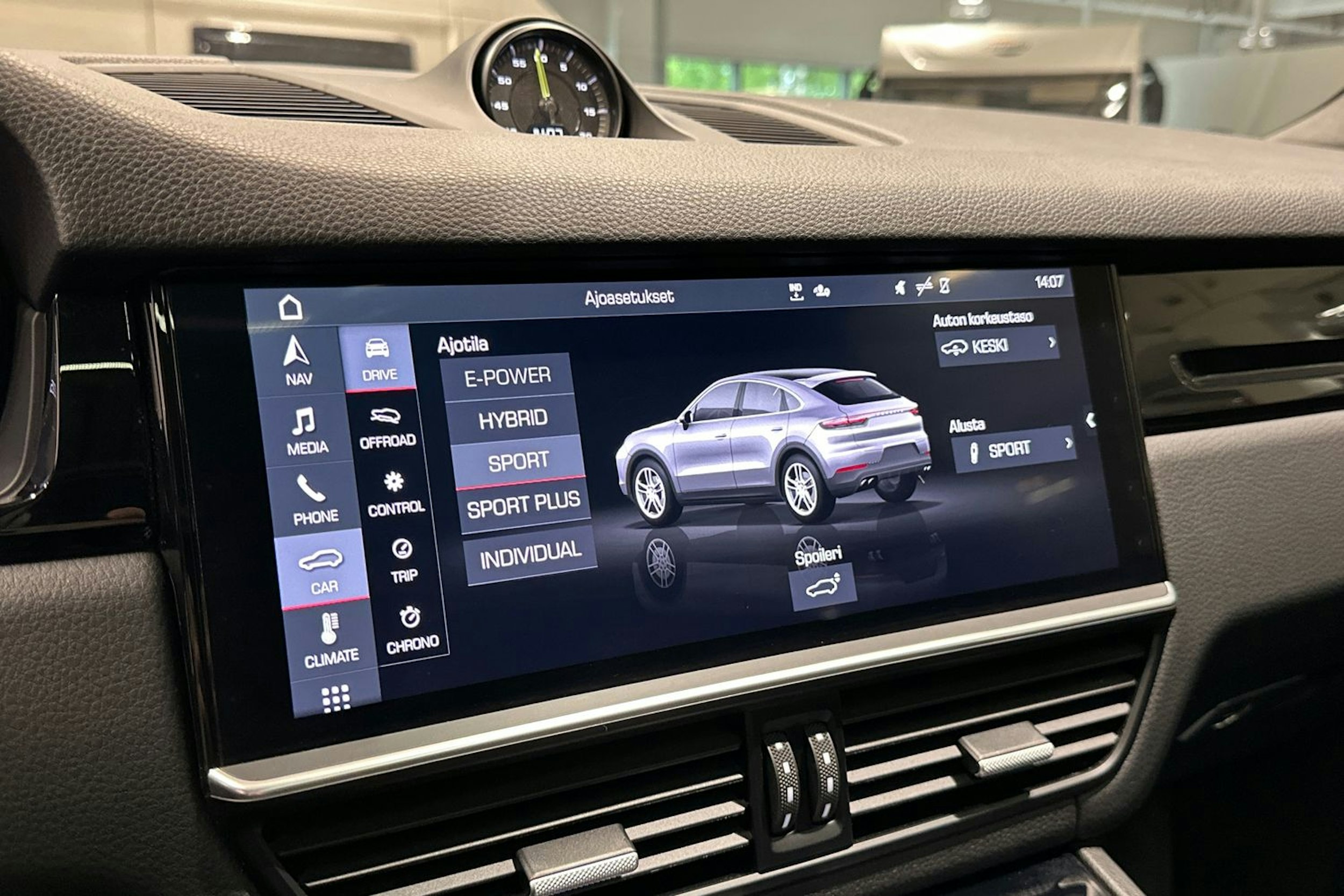 Harmaa Porsche Cayenne 2020 kuva 22.