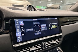 Harmaa Porsche Cayenne 2020 kuva 23.