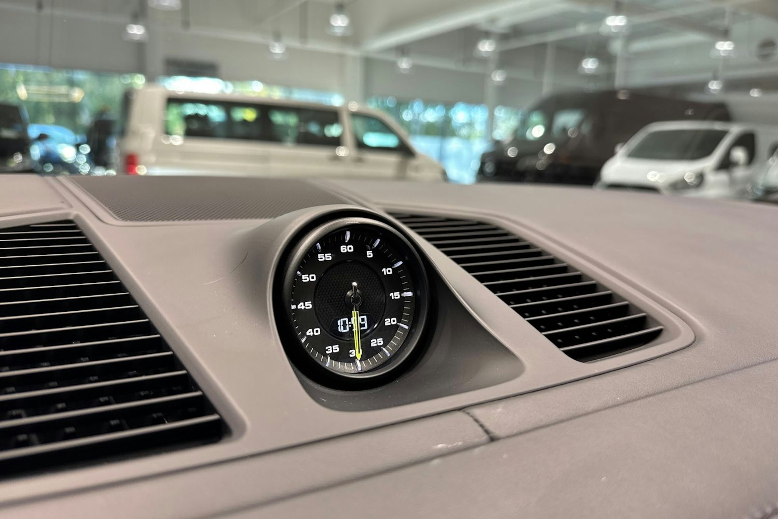 harmaa Porsche Cayenne 2020 kuva 21.