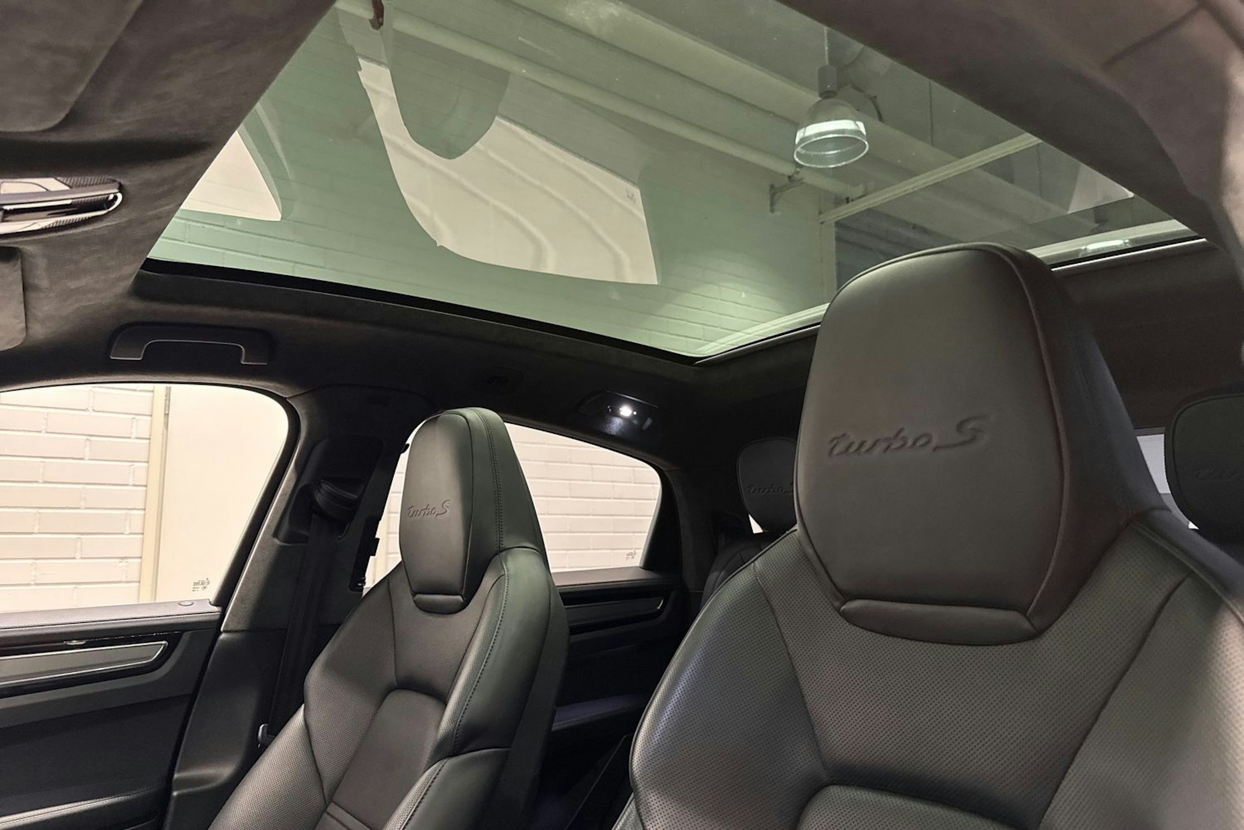 harmaa Porsche Cayenne 2020 kuva 22.