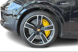 Musta Porsche Cayenne 2020 kuva 8.