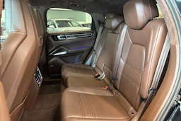 Musta Porsche Cayenne 2020 kuva 10.