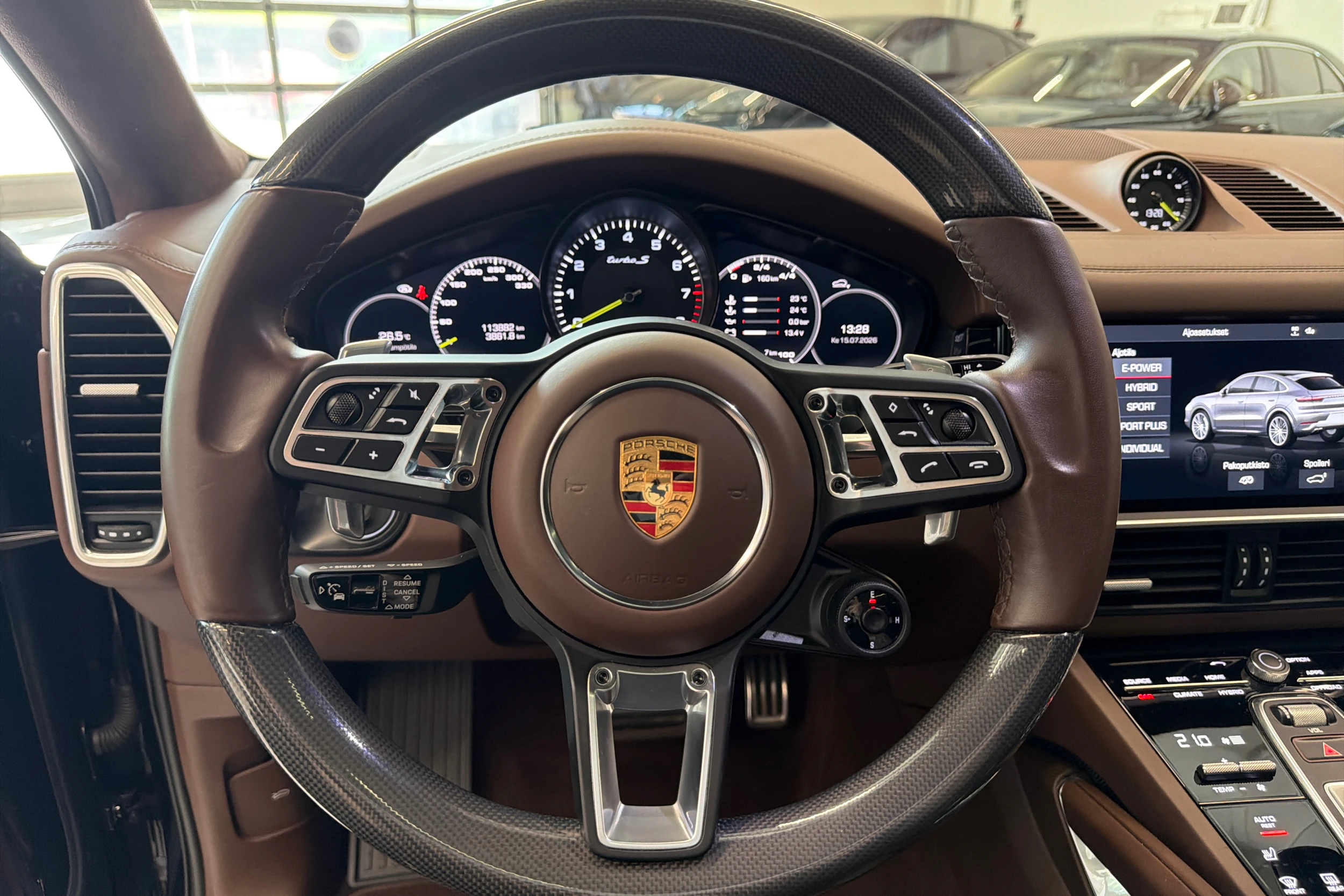 Musta Porsche Cayenne 2020 kuva 15.