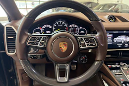 Musta Porsche Cayenne 2020 kuva 15.
