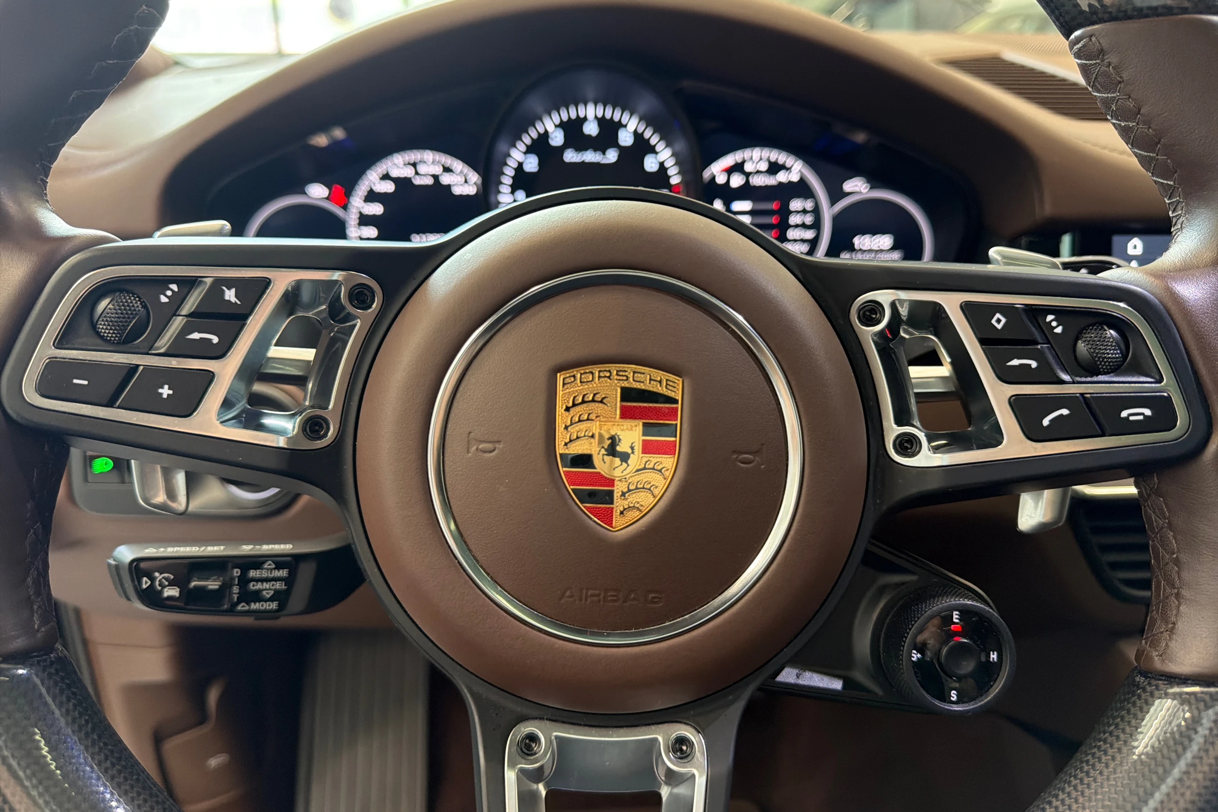 Musta Porsche Cayenne 2020 kuva 16.