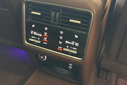 Musta Porsche Cayenne 2020 kuva 18.