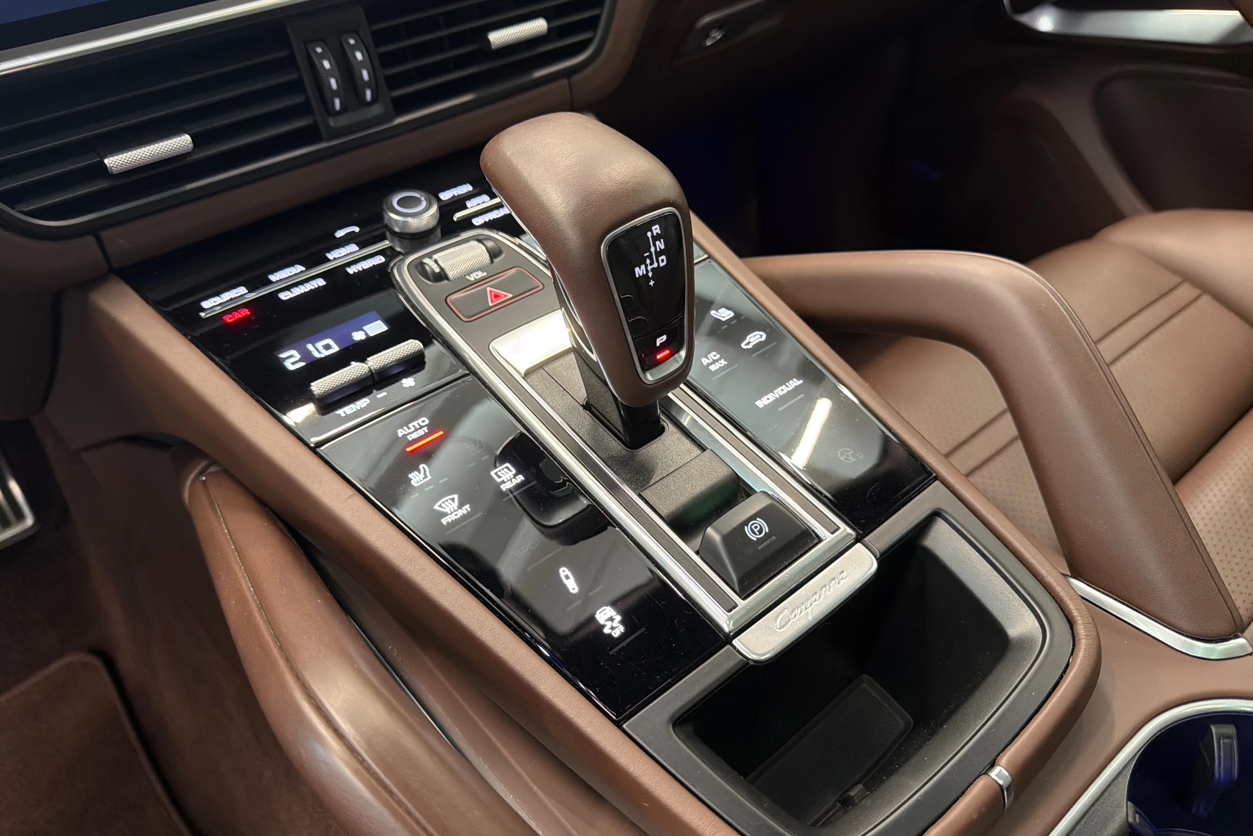 Musta Porsche Cayenne 2020 kuva 21.