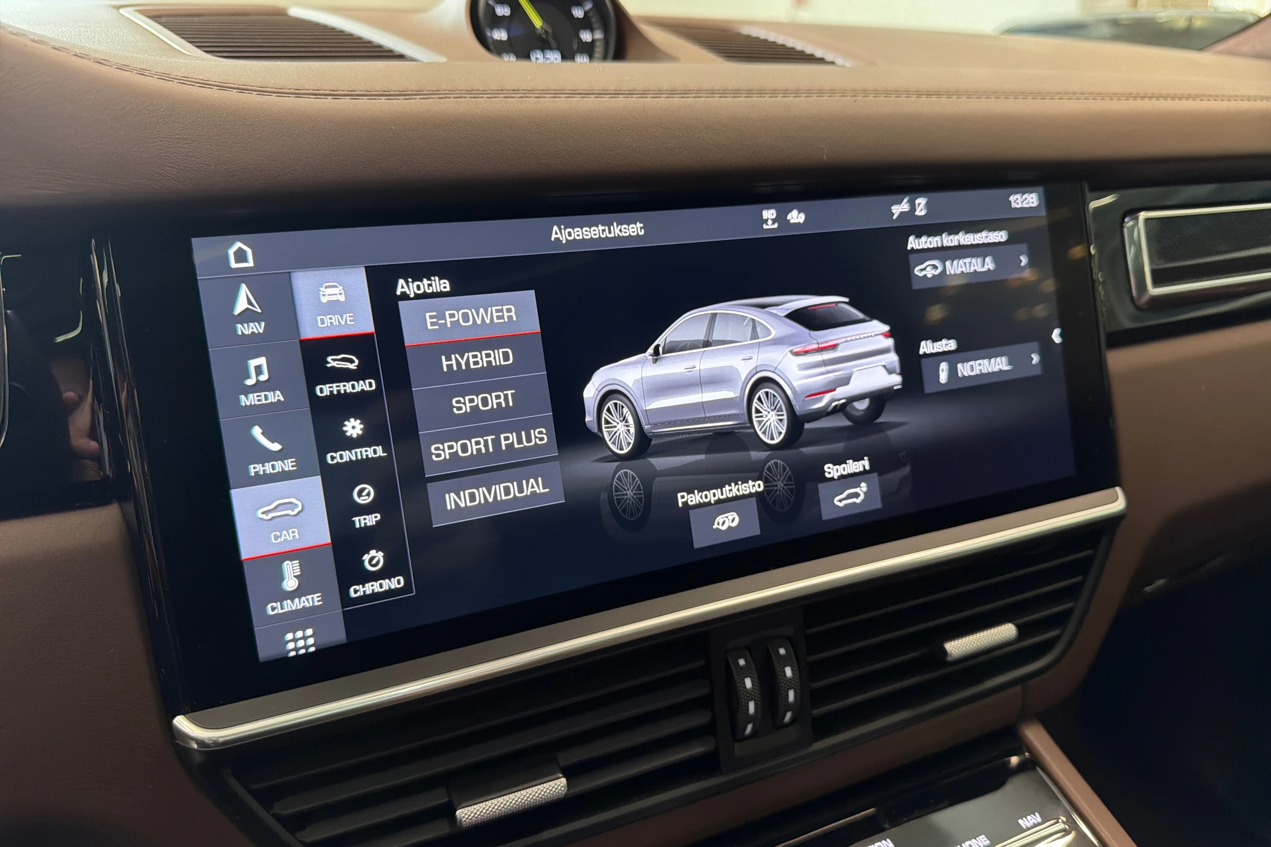Musta Porsche Cayenne 2020 kuva 22.