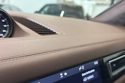 Musta Porsche Cayenne 2020 kuva 29.