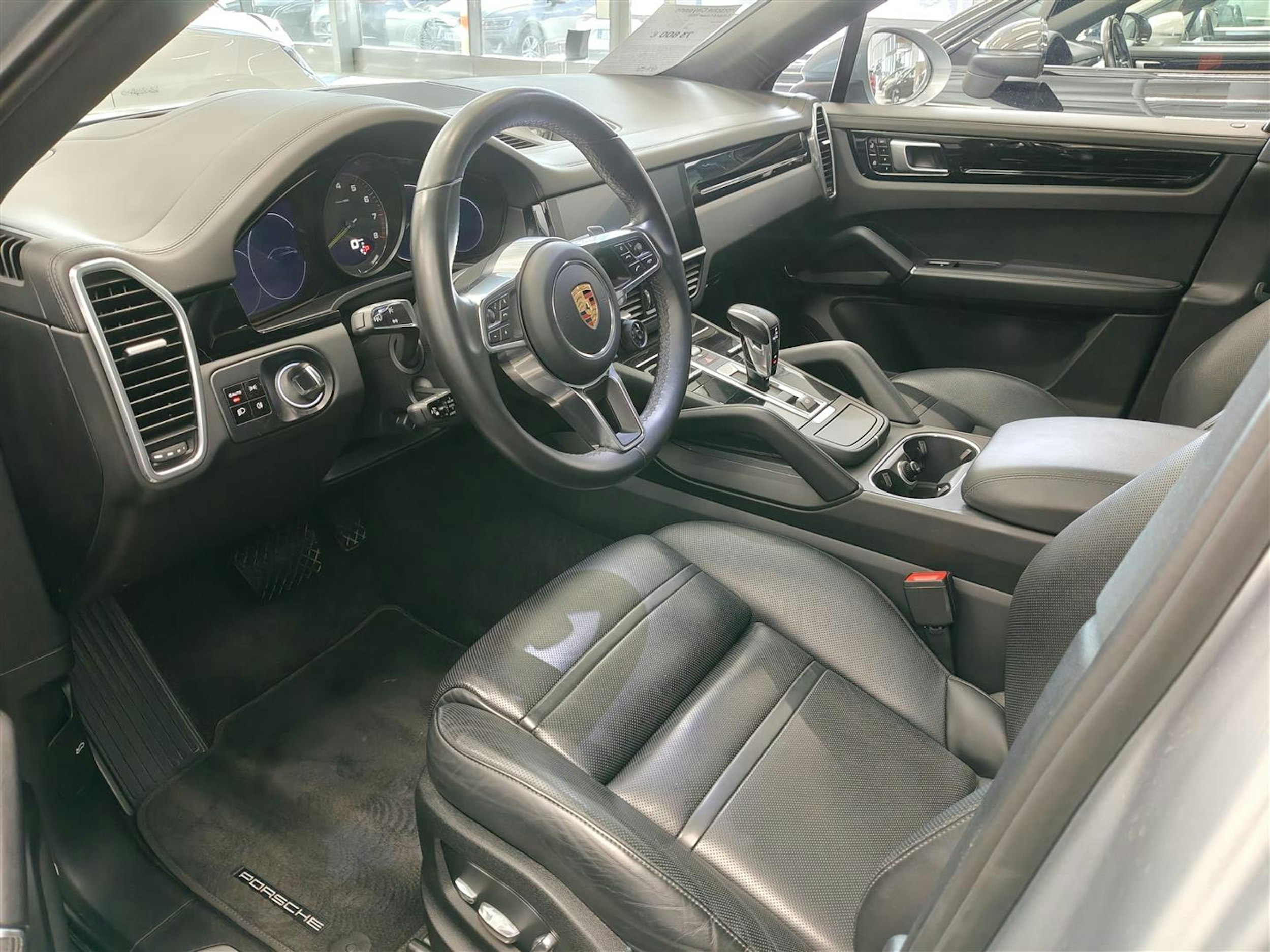 harmaa Porsche Cayenne 2020 kuva 2.