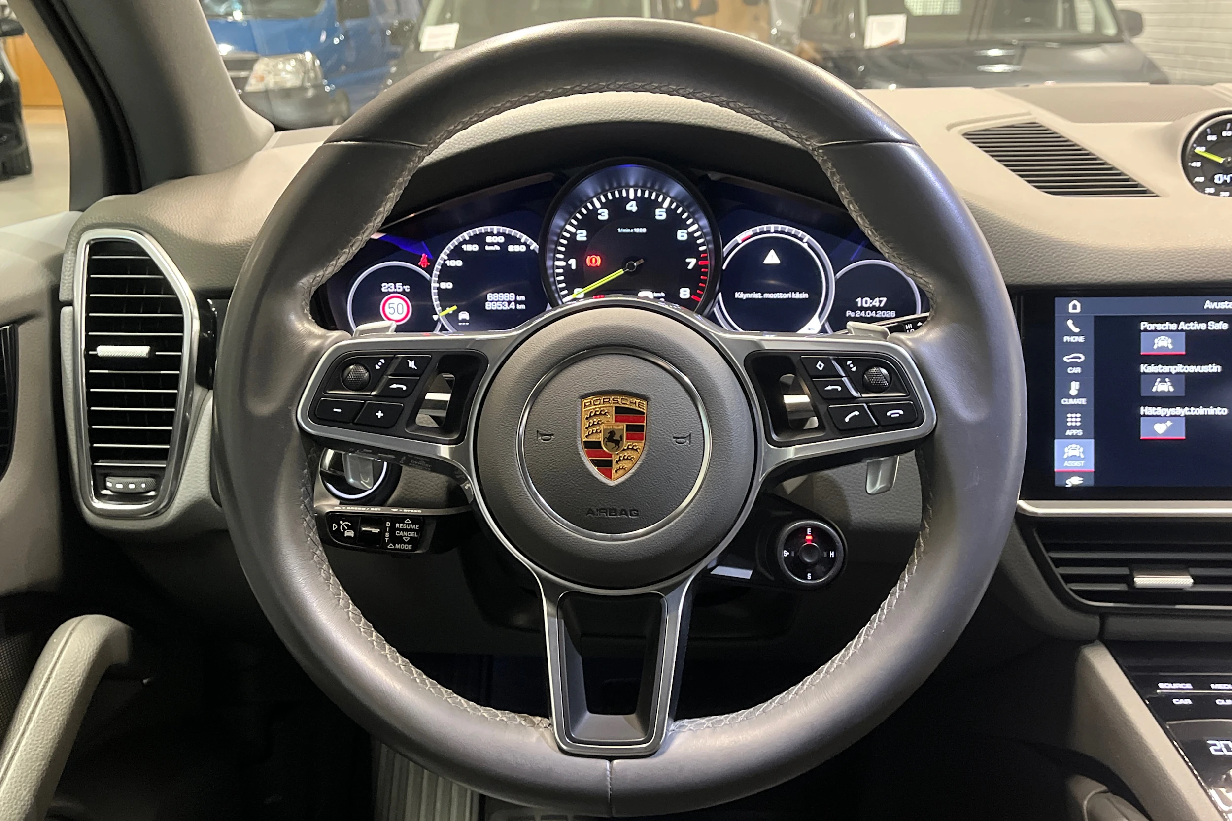 harmaa Porsche Cayenne 2020 kuva 11.