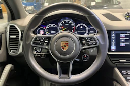 harmaa Porsche Cayenne 2020 kuva 11.
