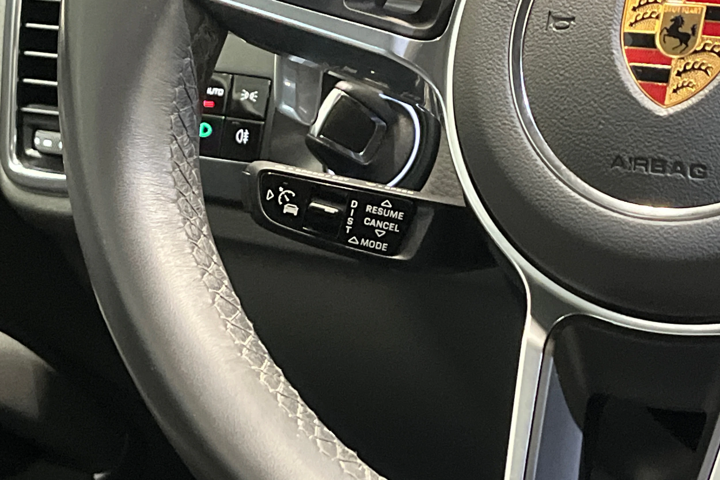 harmaa Porsche Cayenne 2020 kuva 12.